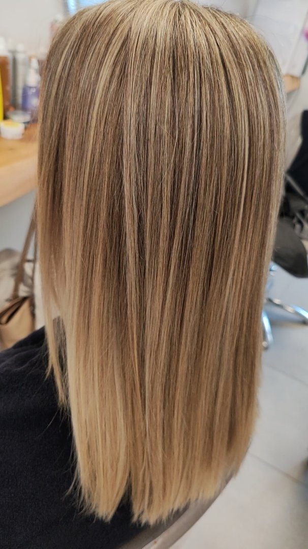 Dolgi blond lasje z balayage